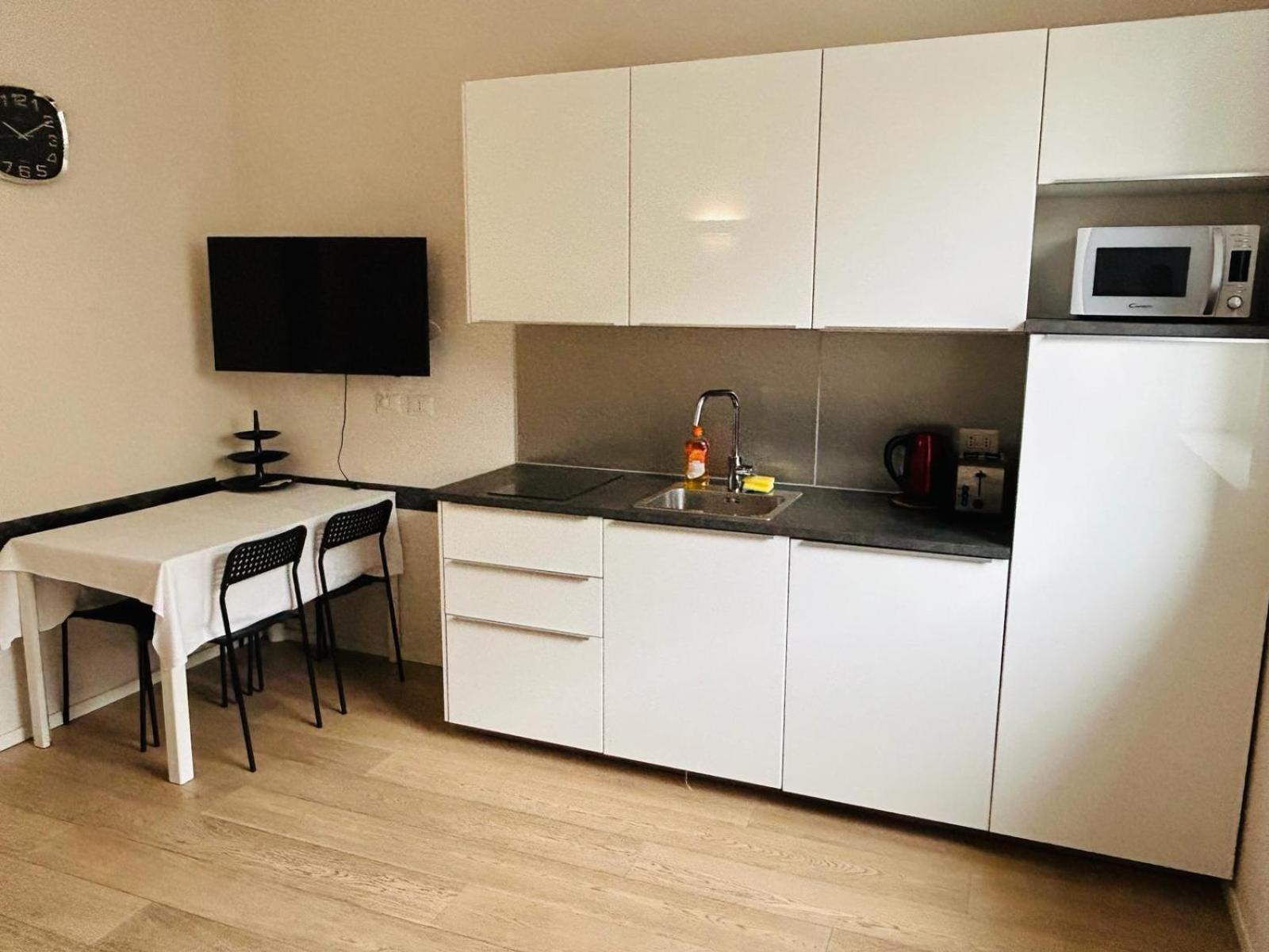 Easy Room Italy มิลาน ภายนอก รูปภาพ