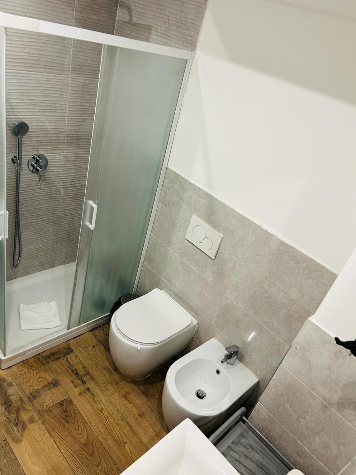Easy Room Italy มิลาน ภายนอก รูปภาพ