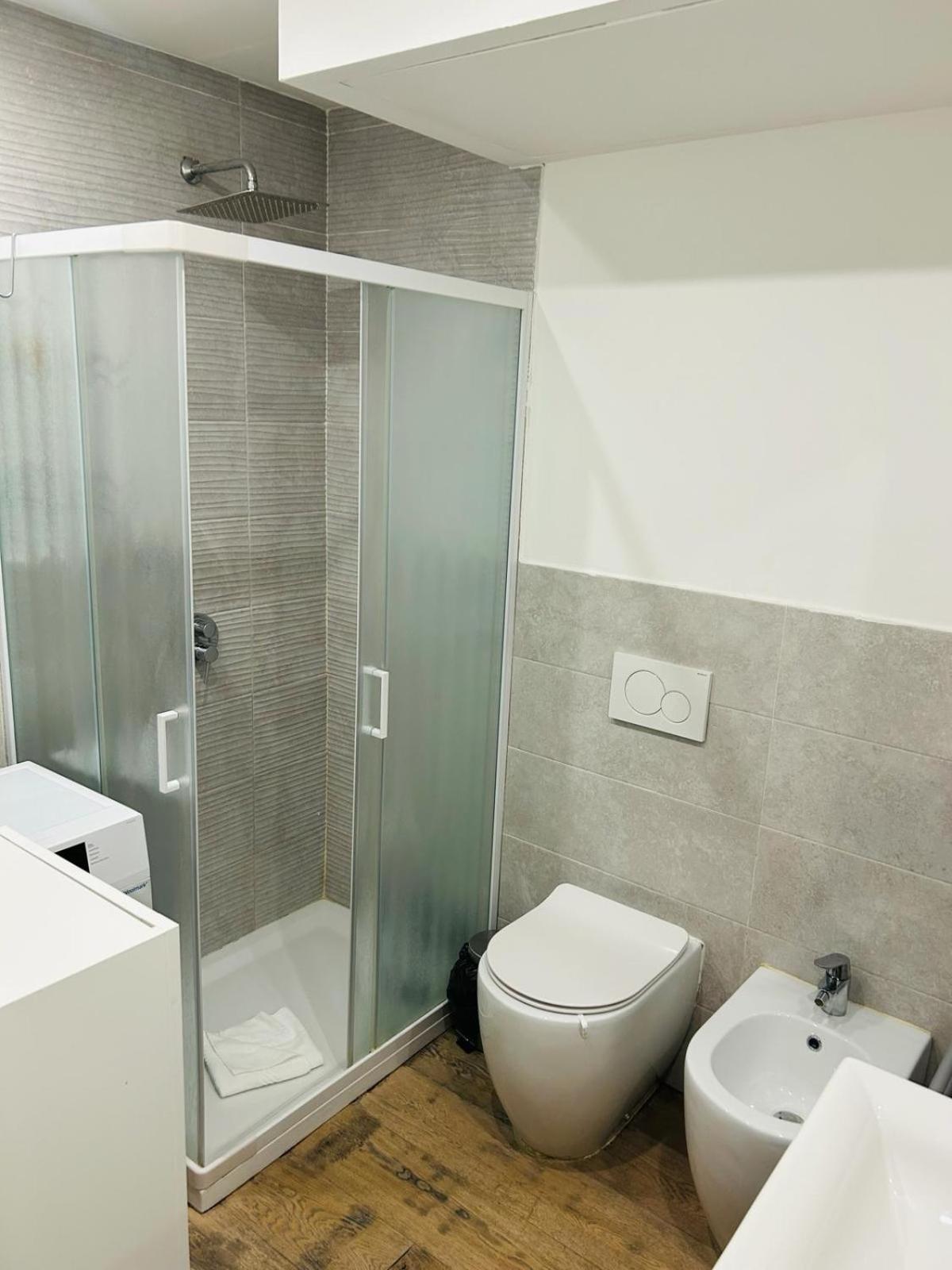 Easy Room Italy มิลาน ภายนอก รูปภาพ