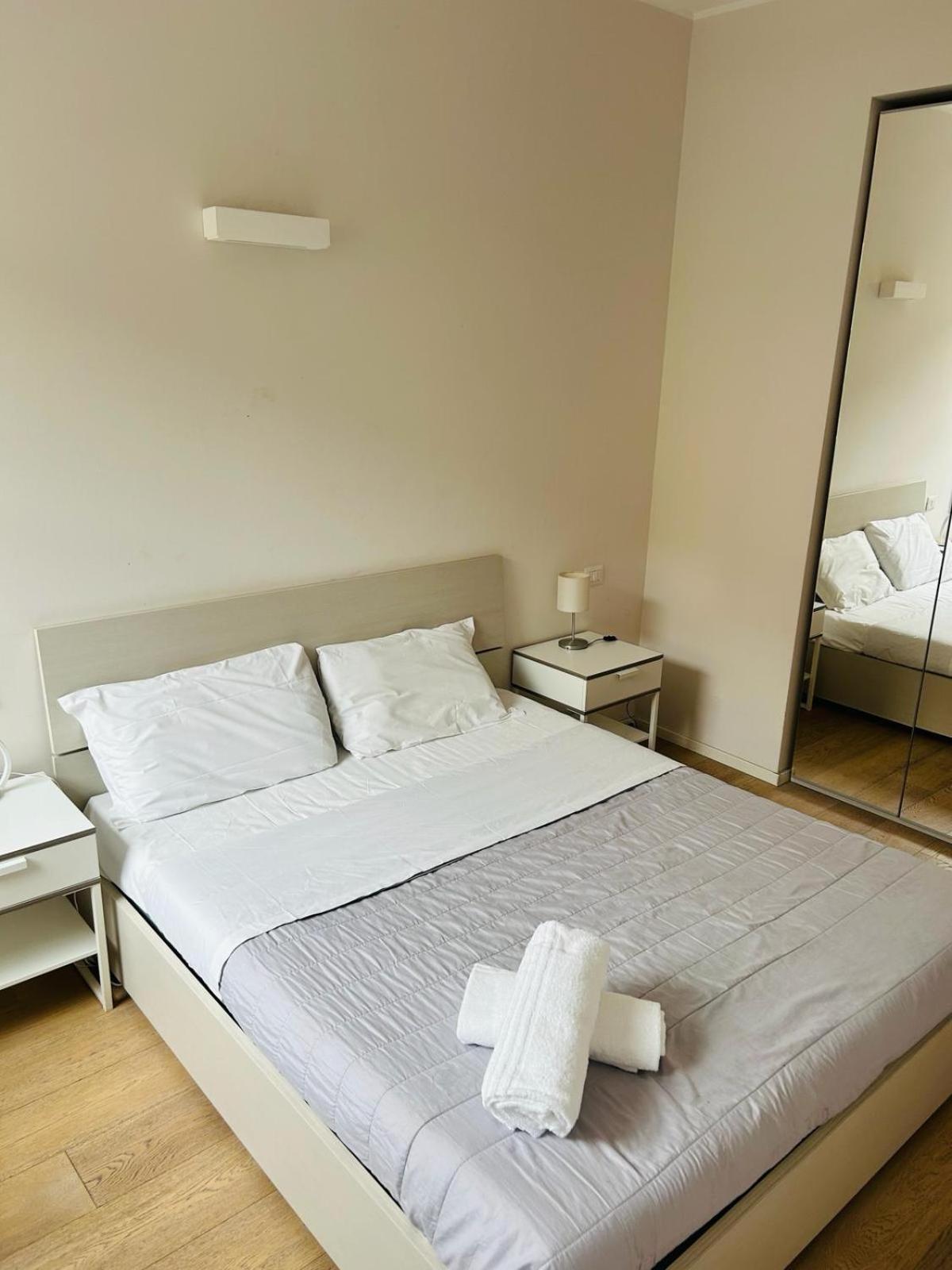 Easy Room Italy มิลาน ภายนอก รูปภาพ