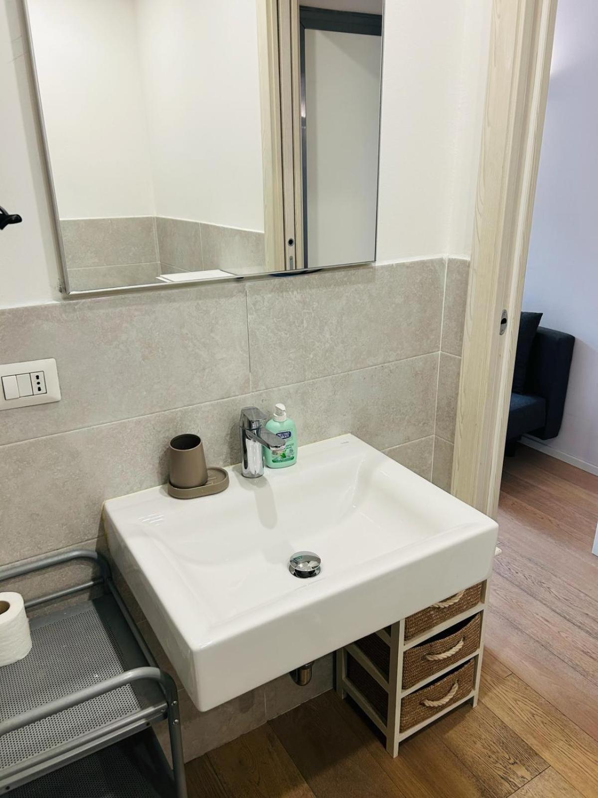 Easy Room Italy มิลาน ภายนอก รูปภาพ